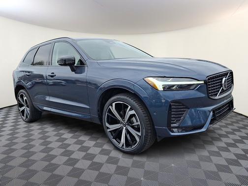 2023 Volvo XC60 B5 Ultimate Dark Theme