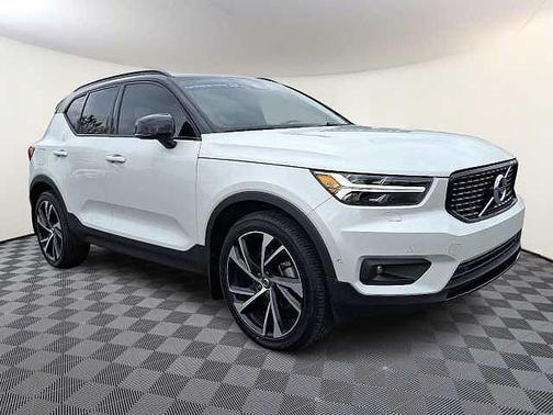 2022 Volvo XC40 R-Design