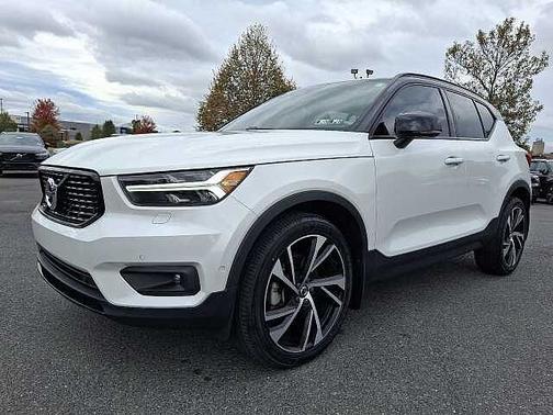 2022 Volvo XC40 R-Design