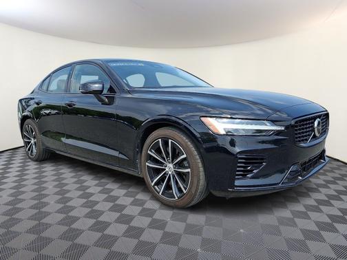 2023 Volvo S60 Recharge Plug-In Hybrid T8 Plus Dark Theme
