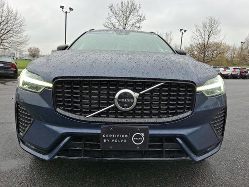 2022 Volvo XC60 B5 R-Design