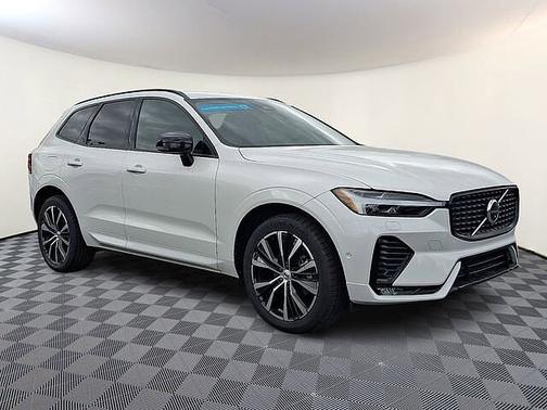 Crystal White 2023 Volvo XC60 Plus
