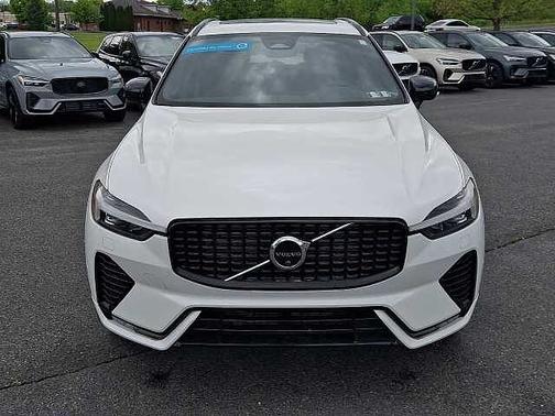 Crystal White 2023 Volvo XC60 Plus