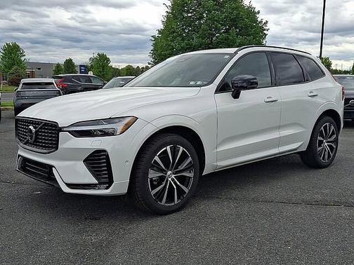 Crystal White 2023 Volvo XC60 Plus