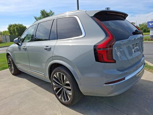 2025 Volvo XC90 B5 Plus 7-Seater