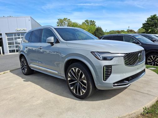 2025 Volvo XC90 B5 Plus 7-Seater
