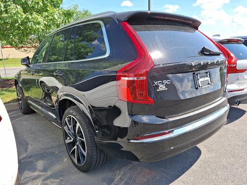 2024 Volvo XC90 B6 Plus Bright Theme 6-Seater