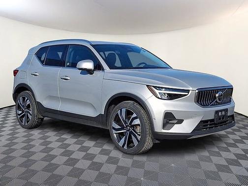 Silver Dawn 2023 Volvo XC40 Plus