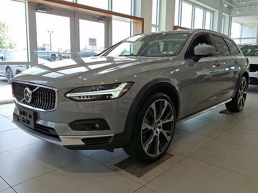 Vapour Grey 2025 Volvo V90 Cross Country Ultra