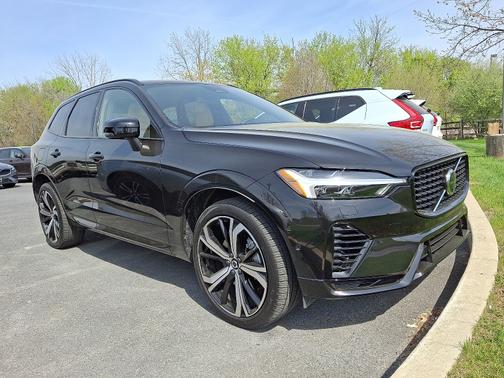 2024 Volvo XC60 Recharge Plug-In Hybrid T8 Ultimate Dark Theme