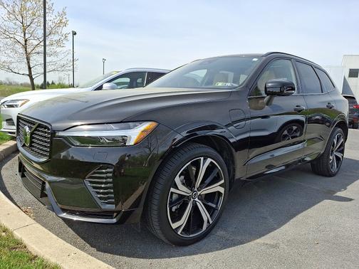 2024 Volvo XC60 Recharge Plug-In Hybrid T8 Ultimate Dark Theme
