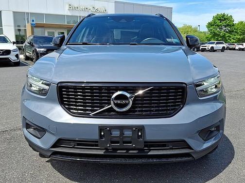 Thunder Gray Metallic 2021 Volvo XC40 R-Design