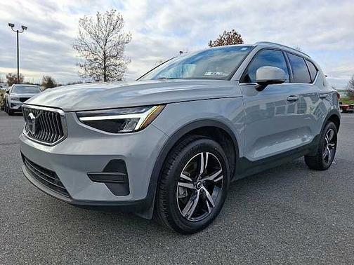 2025 Volvo XC40 Core