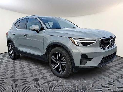 2025 Volvo XC40 Core