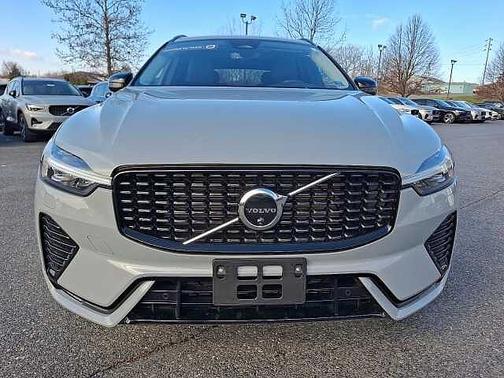 2025 Volvo XC60 Plus