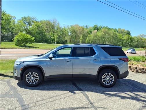Sterling Gray Metallic 2023 Chevrolet Traverse LT Leather