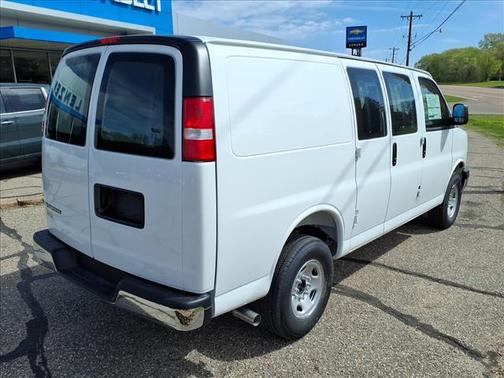 Summit White 2026 Chevrolet Express 3500 3500