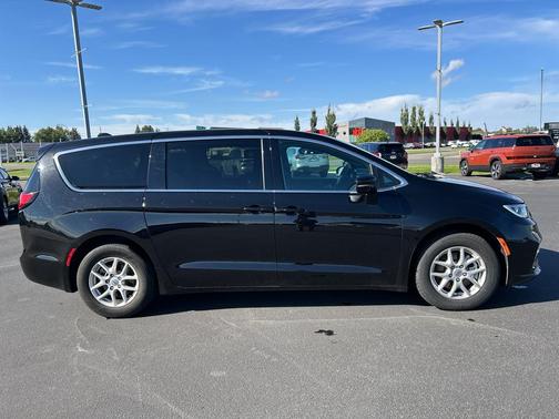Diamond Black Crystal Pearlcoat 2025 Chrysler Pacifica L