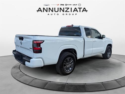 2025 Nissan Frontier SV