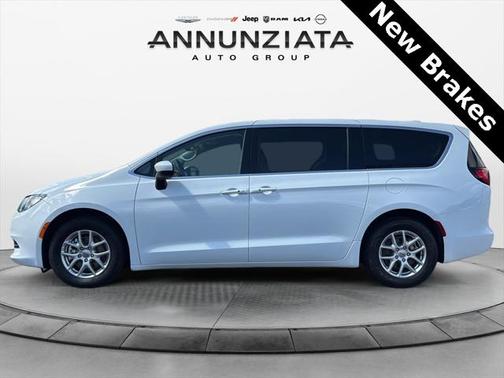 2023 Chrysler Voyager LX