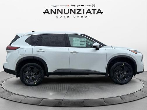 Everest White Pearl Tricoat 2026 Nissan Rogue SV