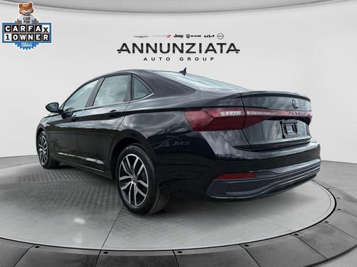 Deep Black Pearl 2025 Volkswagen Jetta 1.5T SE