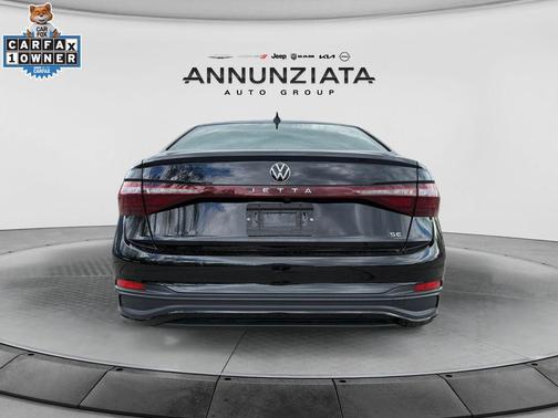 Deep Black Pearl 2025 Volkswagen Jetta 1.5T SE