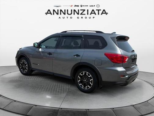 2020 Nissan Pathfinder SL