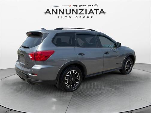 2020 Nissan Pathfinder SL