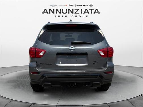 2020 Nissan Pathfinder SL