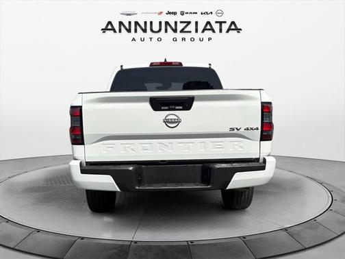 2024 Nissan Frontier SV
