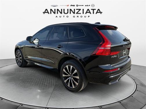 2024 Volvo XC60 B5 Core Dark Theme