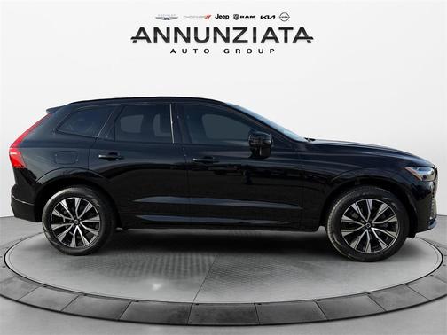 2024 Volvo XC60 B5 Core Dark Theme