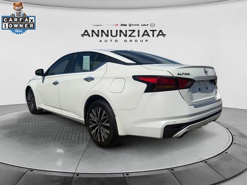 Pearl White Tricoat 2023 Nissan Altima 2.5 SV