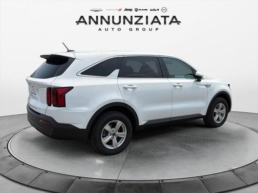 2022 Kia Sorento LX