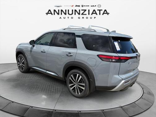 2025 Nissan Pathfinder Platinum 4WD