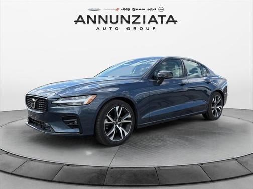 2024 Volvo S60 B5 Core Dark Theme
