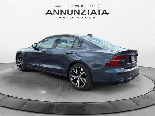 2024 Volvo S60 B5 Core Dark Theme