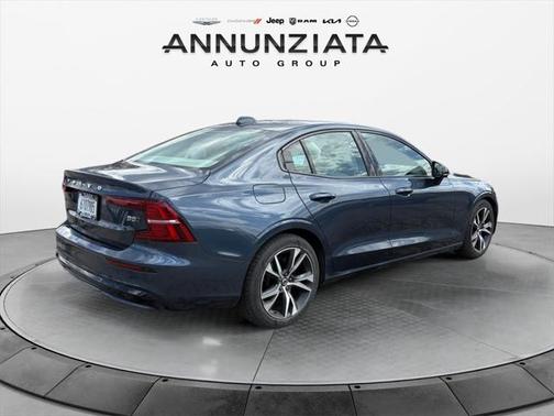 2024 Volvo S60 B5 Core Dark Theme