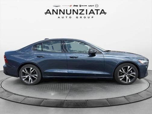 2024 Volvo S60 B5 Core Dark Theme