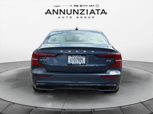 2024 Volvo S60 B5 Core Dark Theme