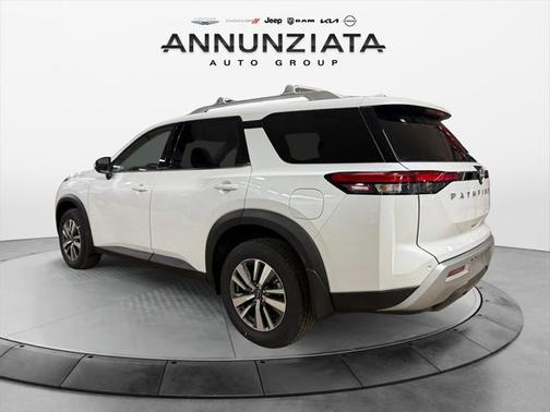 2025 Nissan Pathfinder SL 4WD