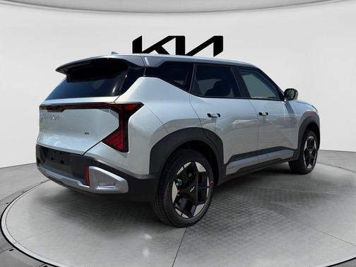 Ivory Silver 2027 Kia Seltos S