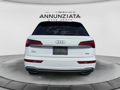 Glacier White Metallic 2024 Audi Q5 45 S line Premium