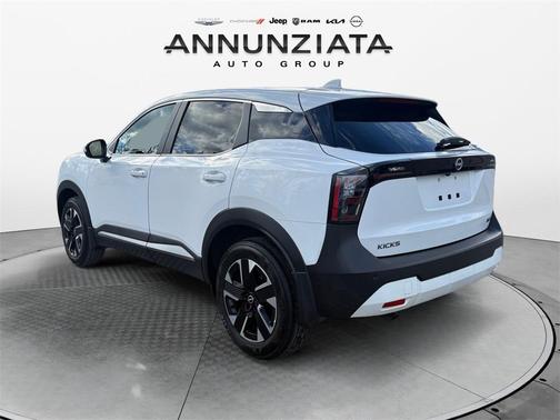 2025 Nissan Kicks SV