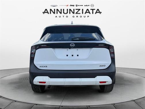 2025 Nissan Kicks SV