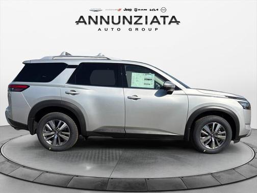 2025 Nissan Pathfinder SL 4WD