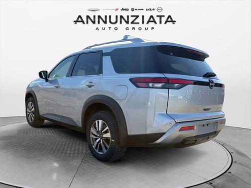 2025 Nissan Pathfinder SL 4WD