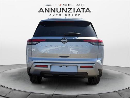 2025 Nissan Pathfinder SL 4WD