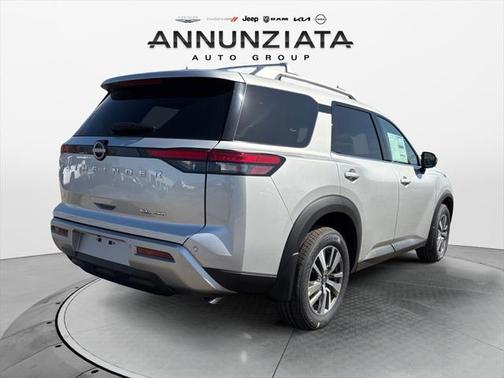 2025 Nissan Pathfinder SL 4WD